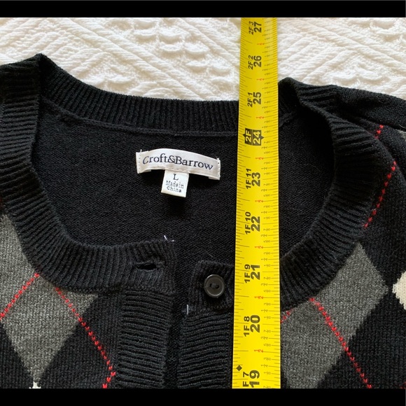 Preppy cardigan. Button down crew neck style. - Picture 2 of 5